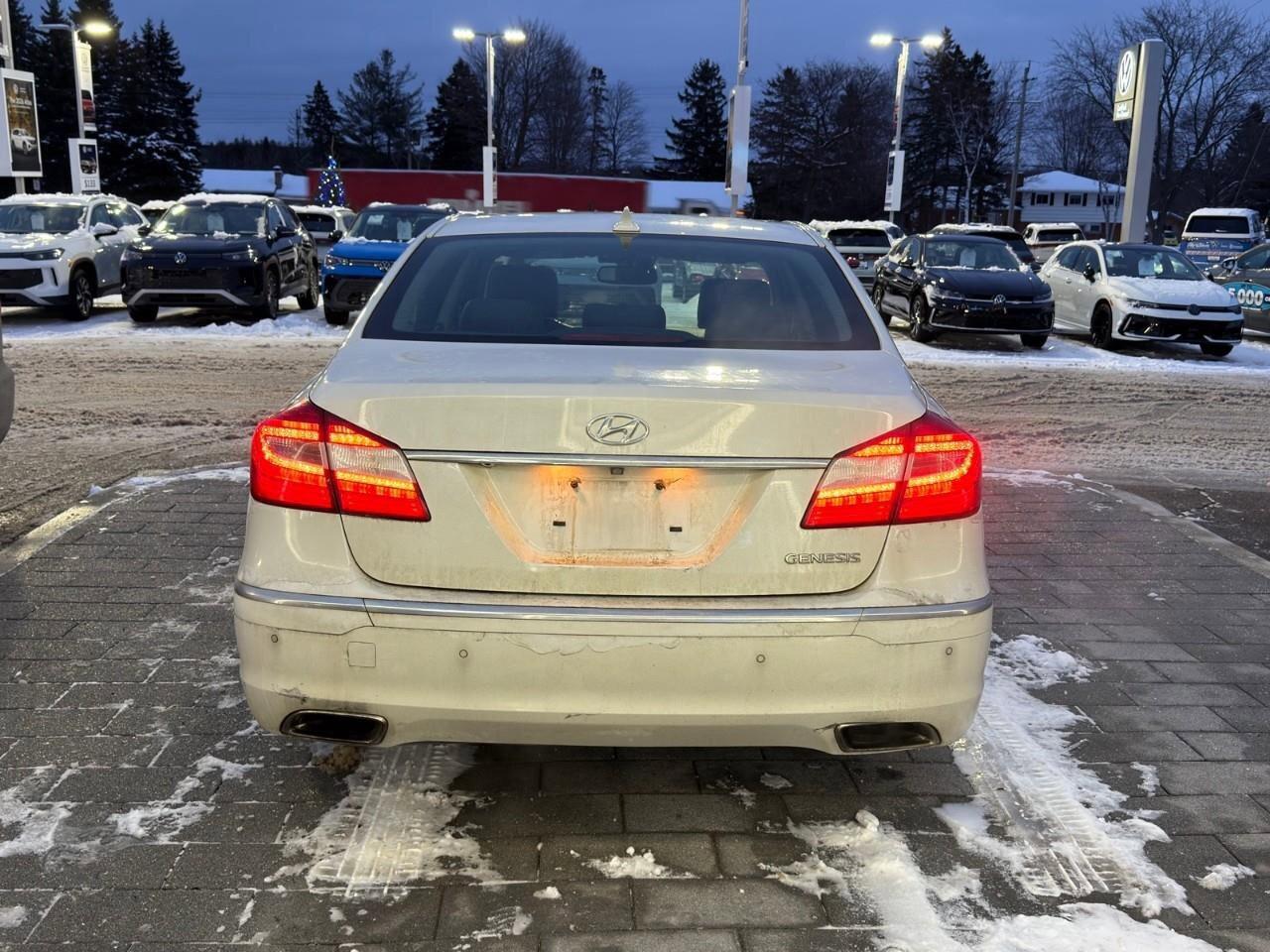 2013 Hyundai Genesis Sedan w/Technology PkgAS-TRADED, HTD + CLD SEATS, TECH P Photo4