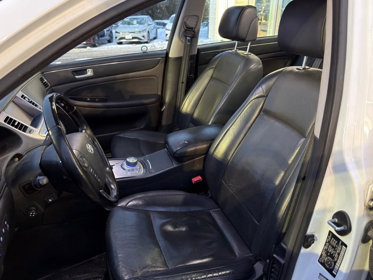 2013 Hyundai Genesis Sedan w/Technology PkgAS-TRADED, HTD + CLD SEATS, TECH P Photo