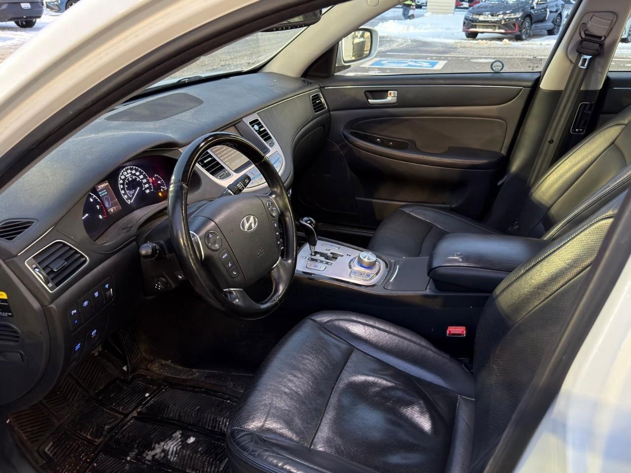 2013 Hyundai Genesis Sedan w/Technology PkgAS-TRADED, HTD + CLD SEATS, TECH P Photo