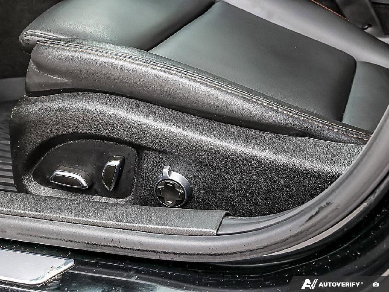 2023 Cadillac CT4 SportONE-OWNER, ACCIDENT-FREE, AWD, CARPLAY, SUNRO Photo