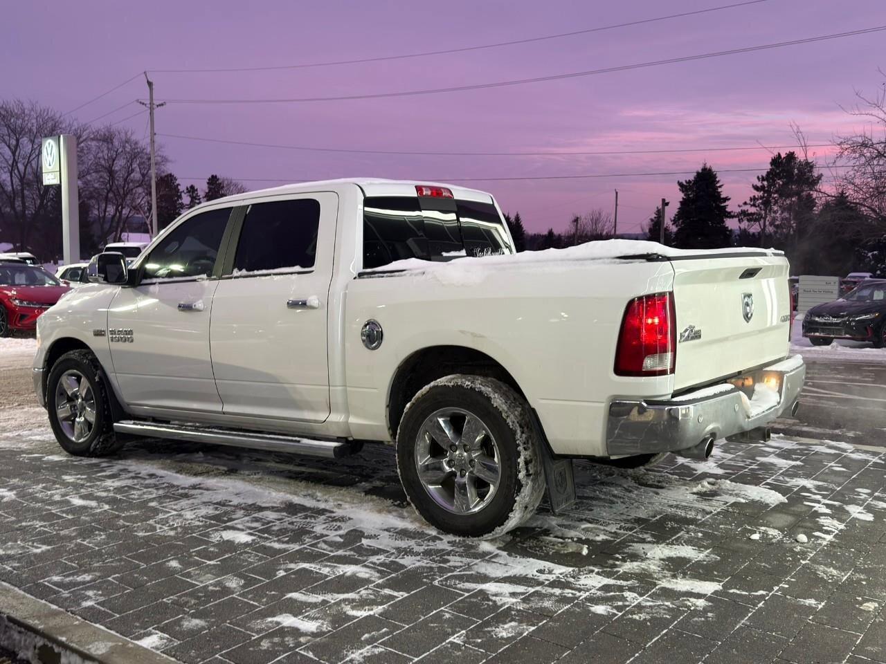 2017 RAM 1500 4WD Crew Cab 140.5  Big Horn Photo4