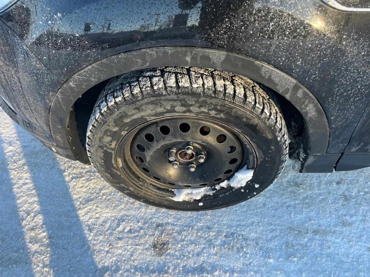 2019 Ford Escape SELSEL, 1.5 L 4 CYLINDER, AWD, ALLOYS, SNOWS, LOW Photo