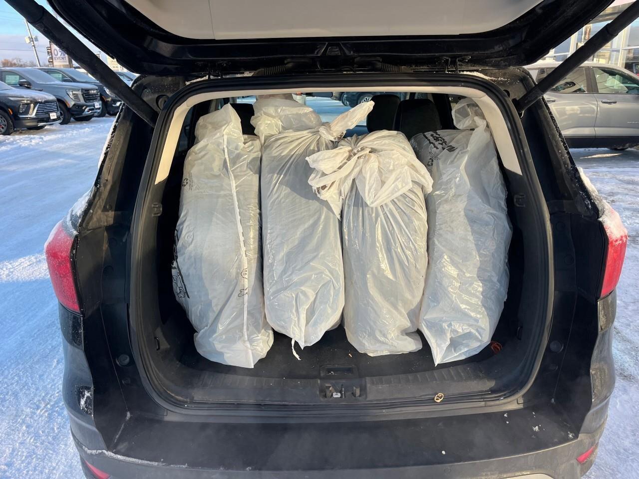 2019 Ford Escape SELSEL, 1.5 L 4 CYLINDER, AWD, ALLOYS, SNOWS, LOW Photo