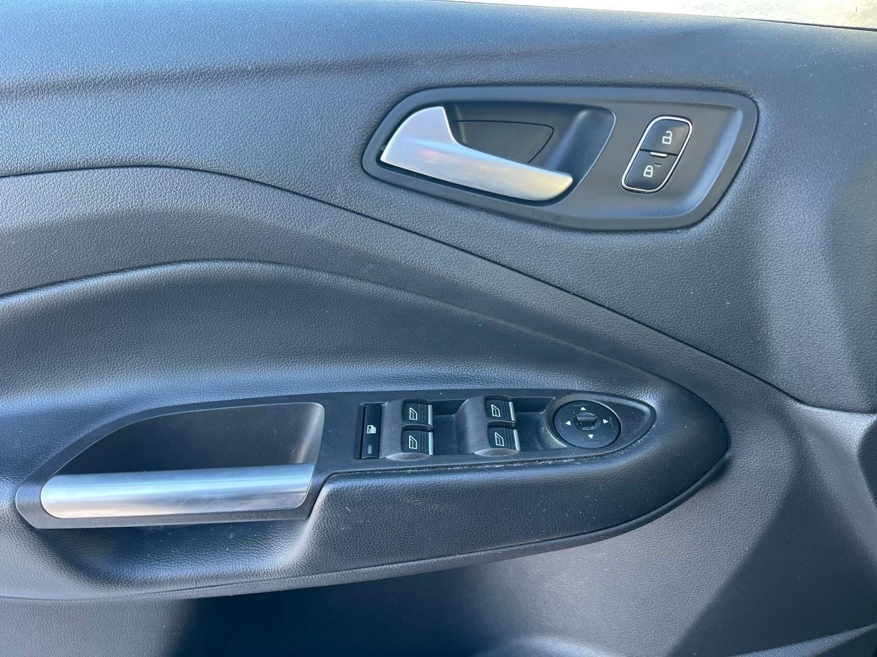 2019 Ford Escape SELSEL, 1.5 L 4 CYLINDER, AWD, ALLOYS, SNOWS, LOW Photo