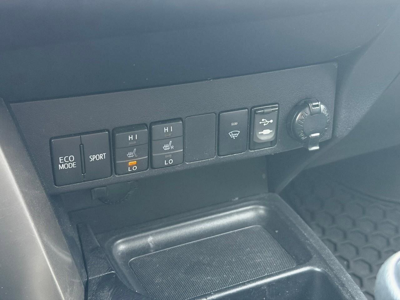 2015 Toyota RAV4 XLECERTIFIED AS-TRADED, SUNROOF, HTD CLOTH SEATS, Photo