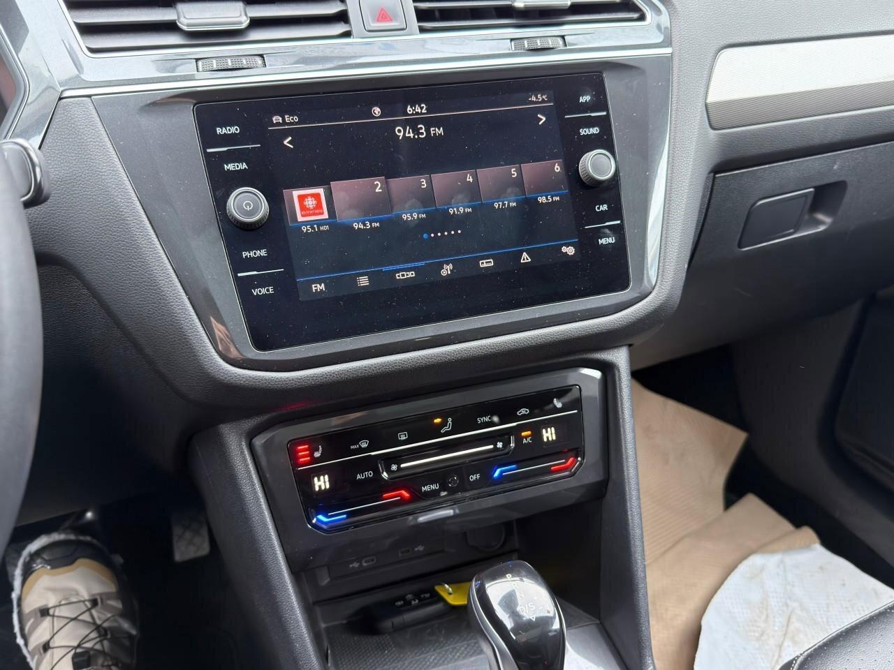 2022 Volkswagen Tiguan ComfortlineACCIDENT-FREE, AWD, SUNROOF, HTD SEATS, Photo