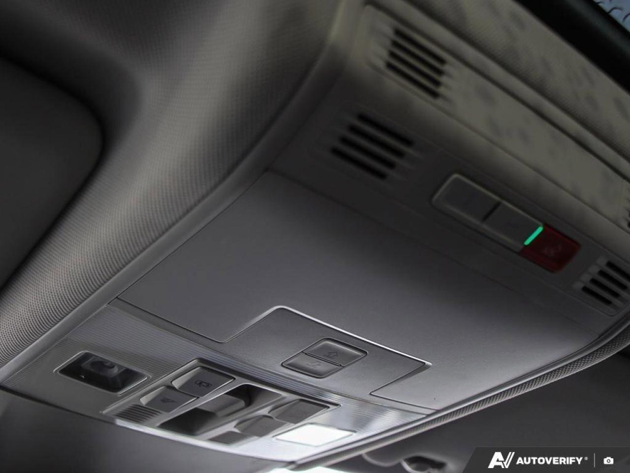 2022 Volkswagen Tiguan ComfortlineACCIDENT-FREE, AWD, SUNROOF, HTD SEATS, Photo