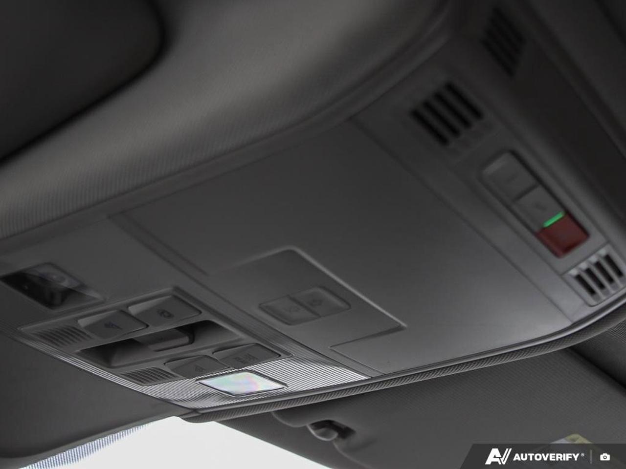 2022 Volkswagen Tiguan ComfortlineACCIDENT-FREE, AWD, SUNROOF, HTD SEATS, Photo