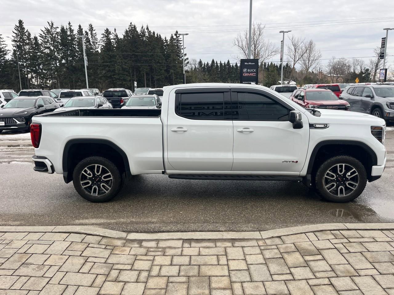 2025 GMC Sierra 1500 AT4AT4, DURAMAX 3.0L, 4X4, LEATHER, ALLOYS, LOW KM Photo
