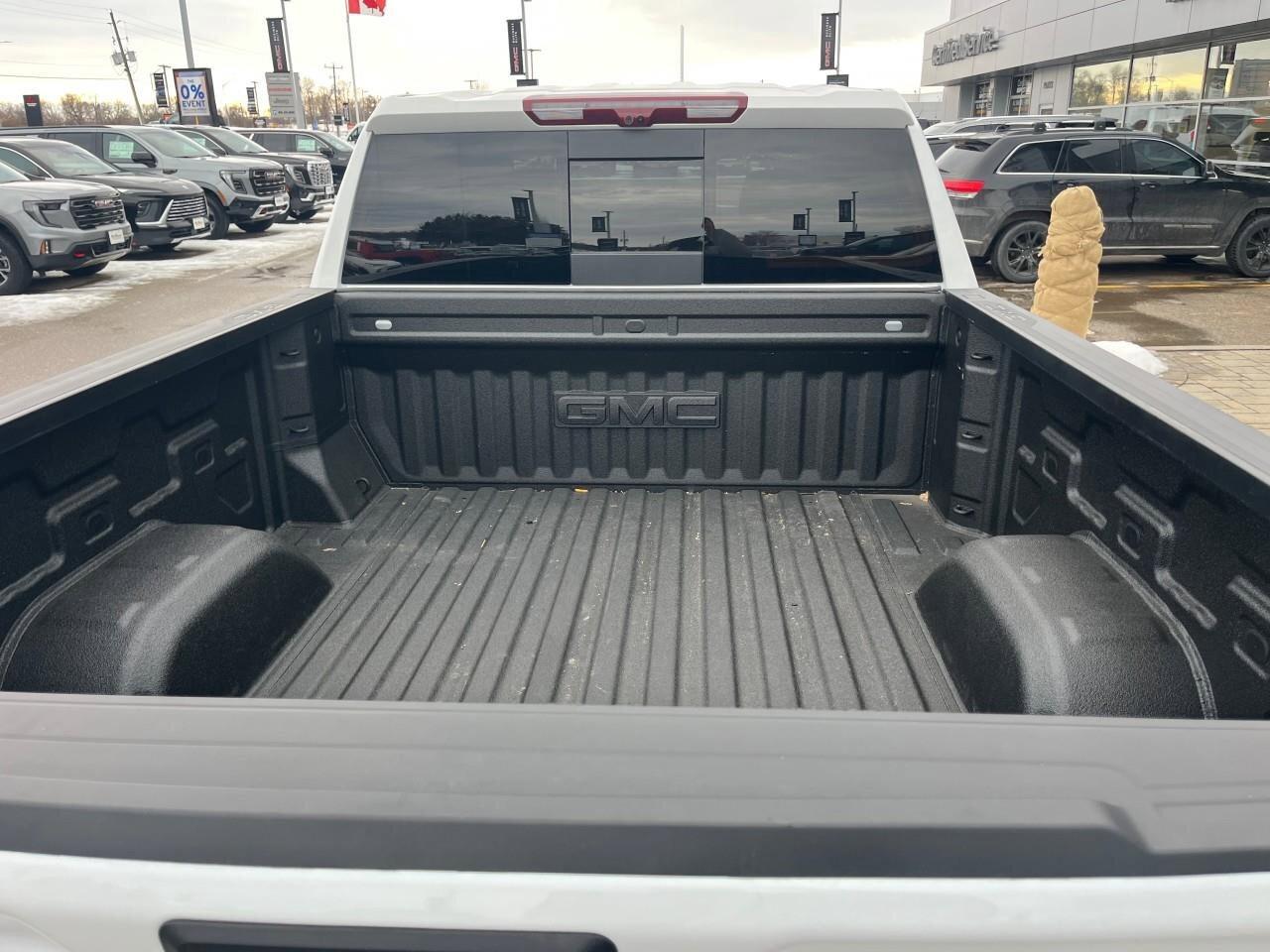 2025 GMC Sierra 1500 AT4AT4, DURAMAX 3.0L, 4X4, LEATHER, ALLOYS, LOW KM Photo