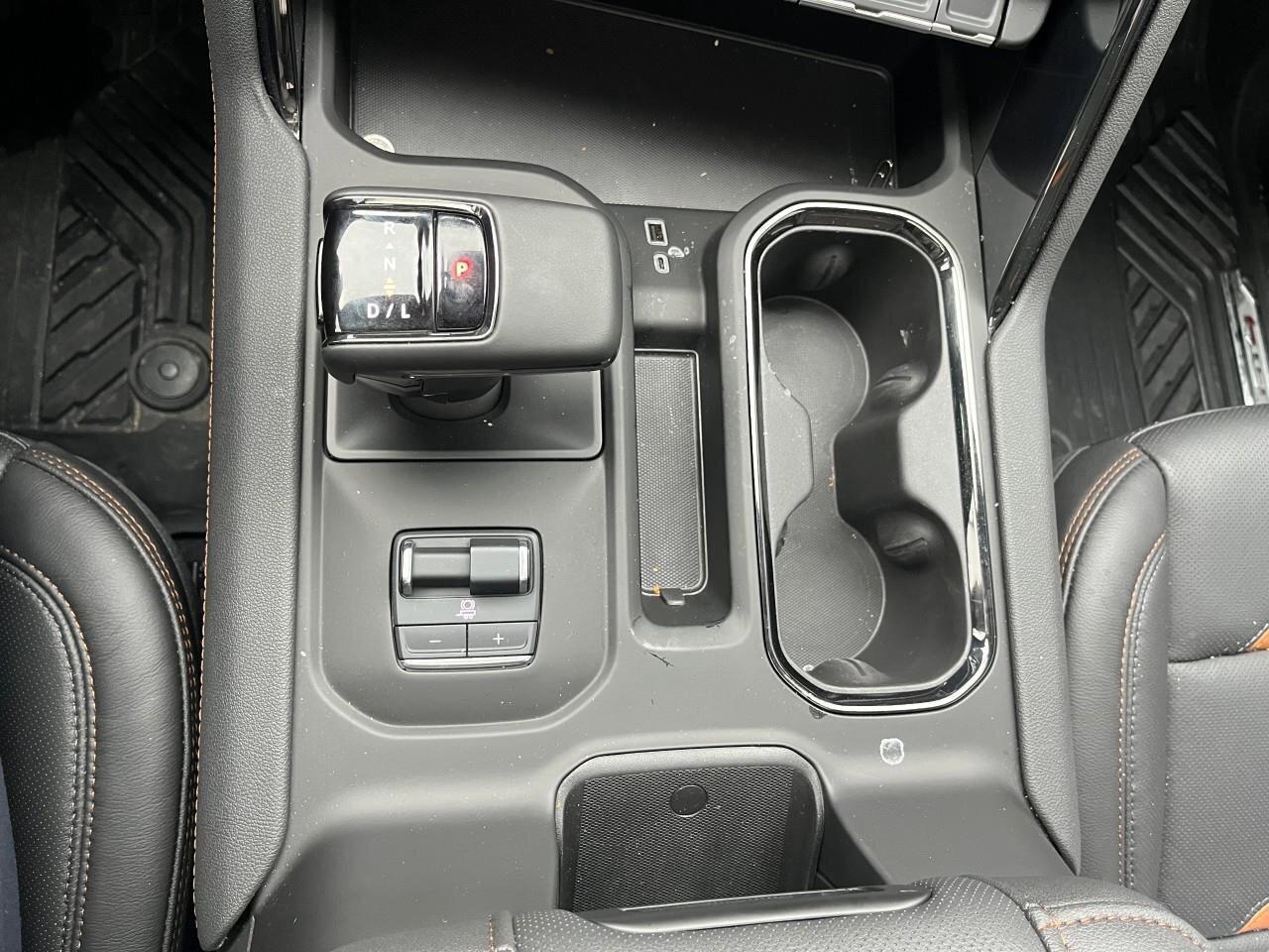 2025 GMC Sierra 1500 AT4AT4, DURAMAX 3.0L, 4X4, LEATHER, ALLOYS, LOW KM Photo