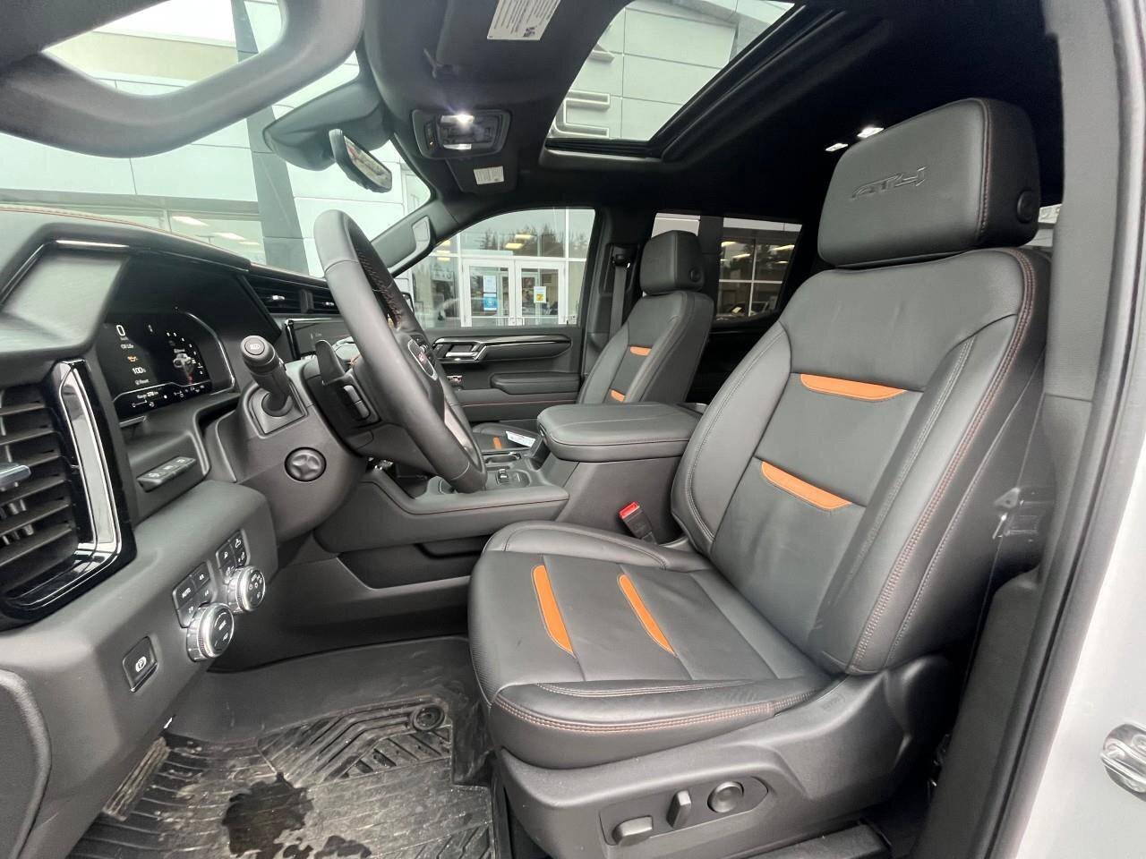 2025 GMC Sierra 1500 AT4AT4, DURAMAX 3.0L, 4X4, LEATHER, ALLOYS, LOW KM Photo