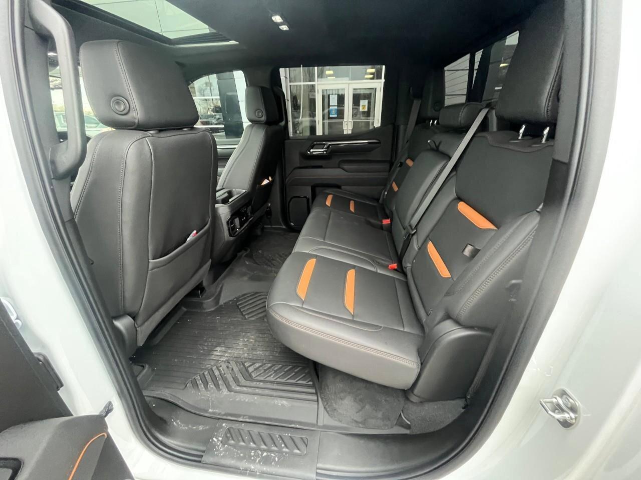 2025 GMC Sierra 1500 AT4AT4, DURAMAX 3.0L, 4X4, LEATHER, ALLOYS, LOW KM Photo