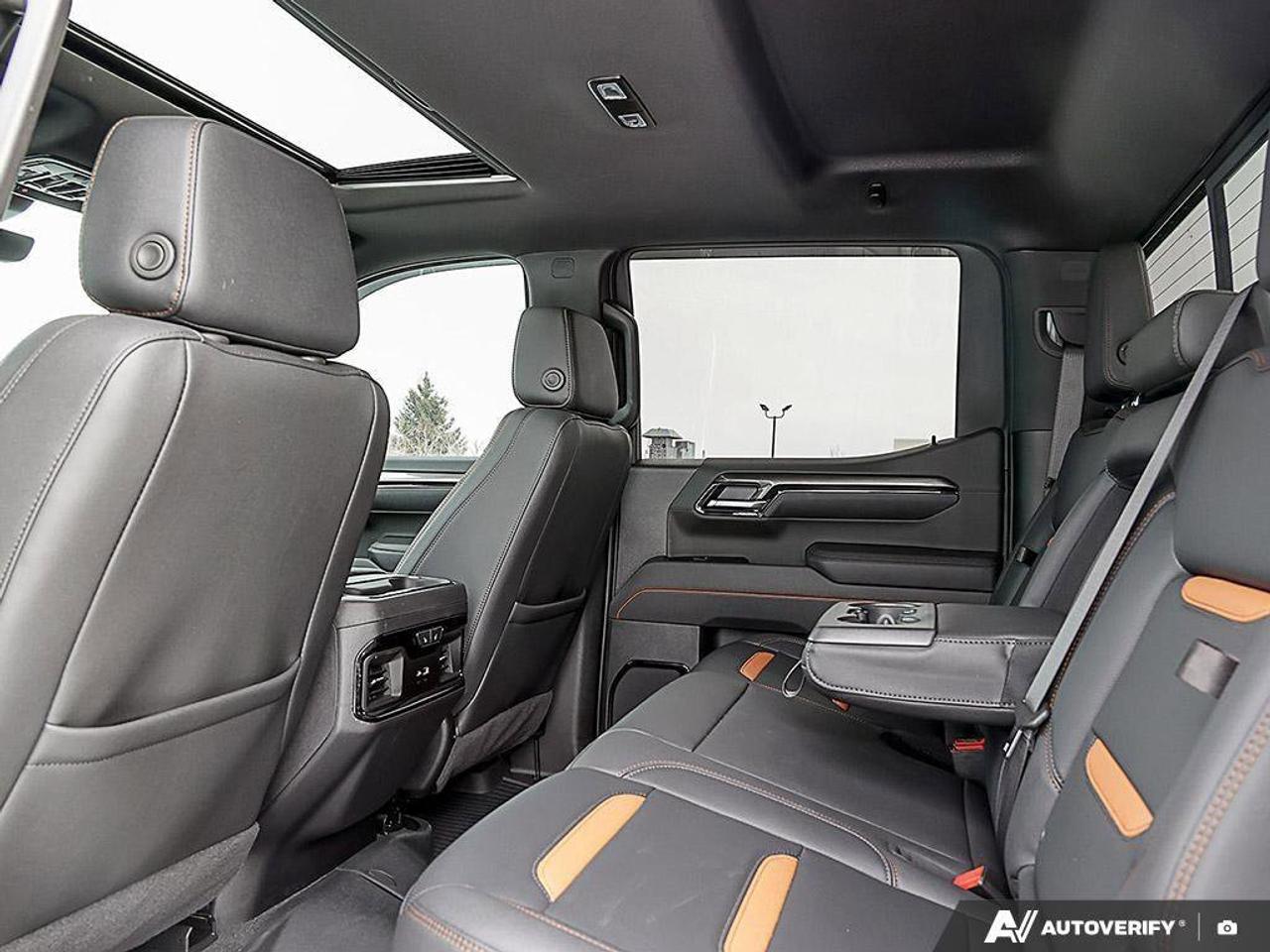 2025 GMC Sierra 1500 AT4AT4, DURAMAX 3.0L, 4X4, LEATHER, ALLOYS, LOW KM Photo