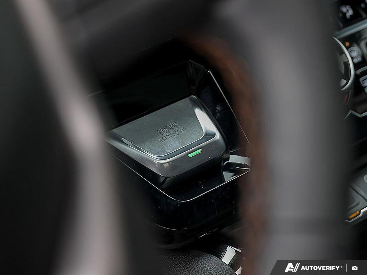 2025 GMC Sierra 1500 AT4AT4, DURAMAX 3.0L, 4X4, LEATHER, ALLOYS, LOW KM Photo