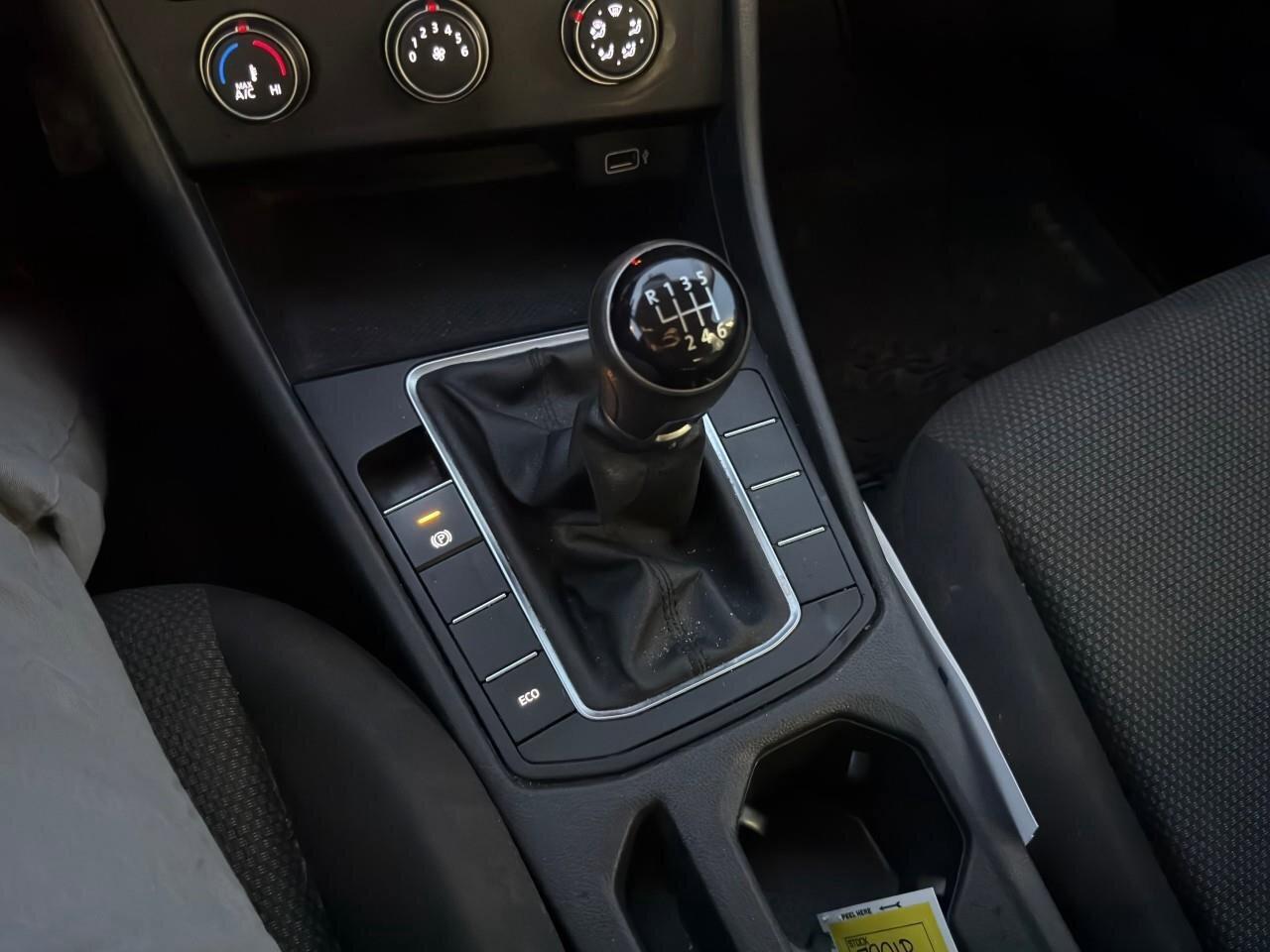 2019 Volkswagen Jetta Comfortline Manual Photo