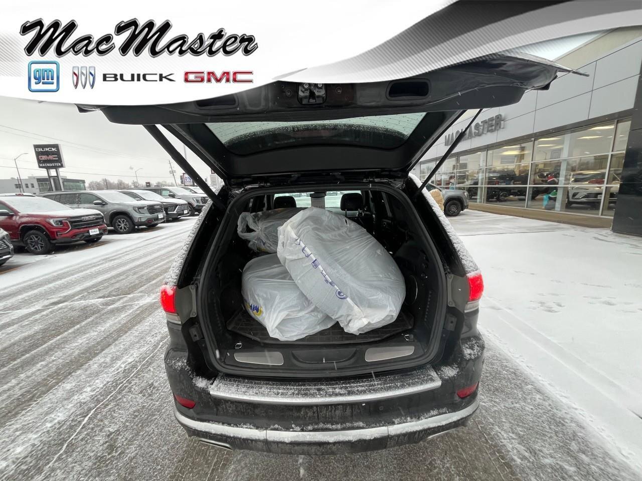 2017 Jeep Grand Cherokee SummitSUMMIT, 5.7L V8, AWD, LEATHER, ALLOYS, 1-OWN Photo