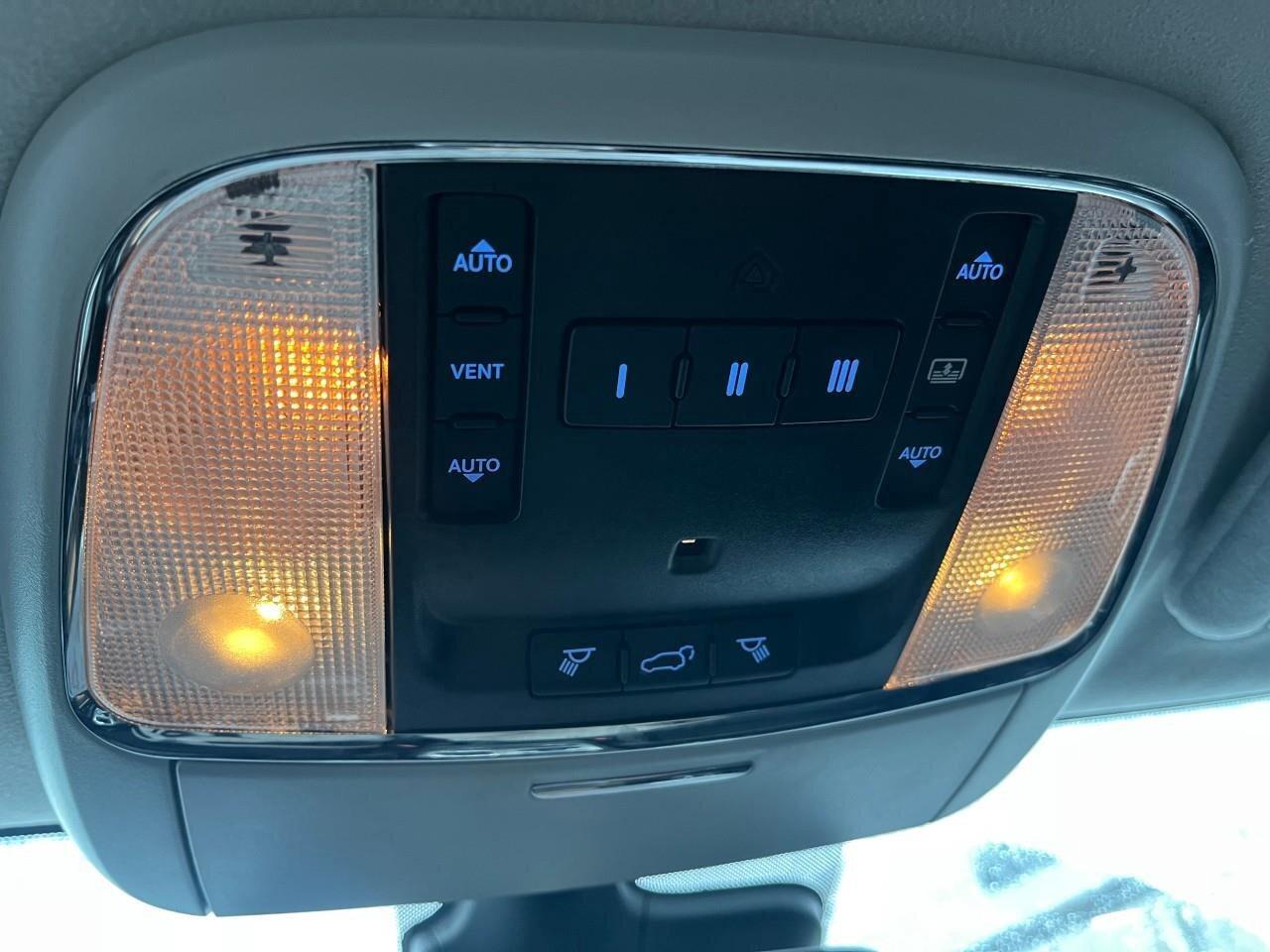 2017 Jeep Grand Cherokee SummitSUMMIT, 5.7L V8, AWD, LEATHER, ALLOYS, 1-OWN Photo