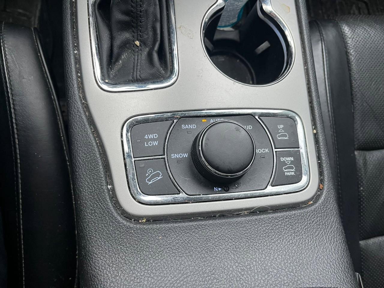 2017 Jeep Grand Cherokee SummitSUMMIT, 5.7L V8, AWD, LEATHER, ALLOYS, 1-OWN Photo