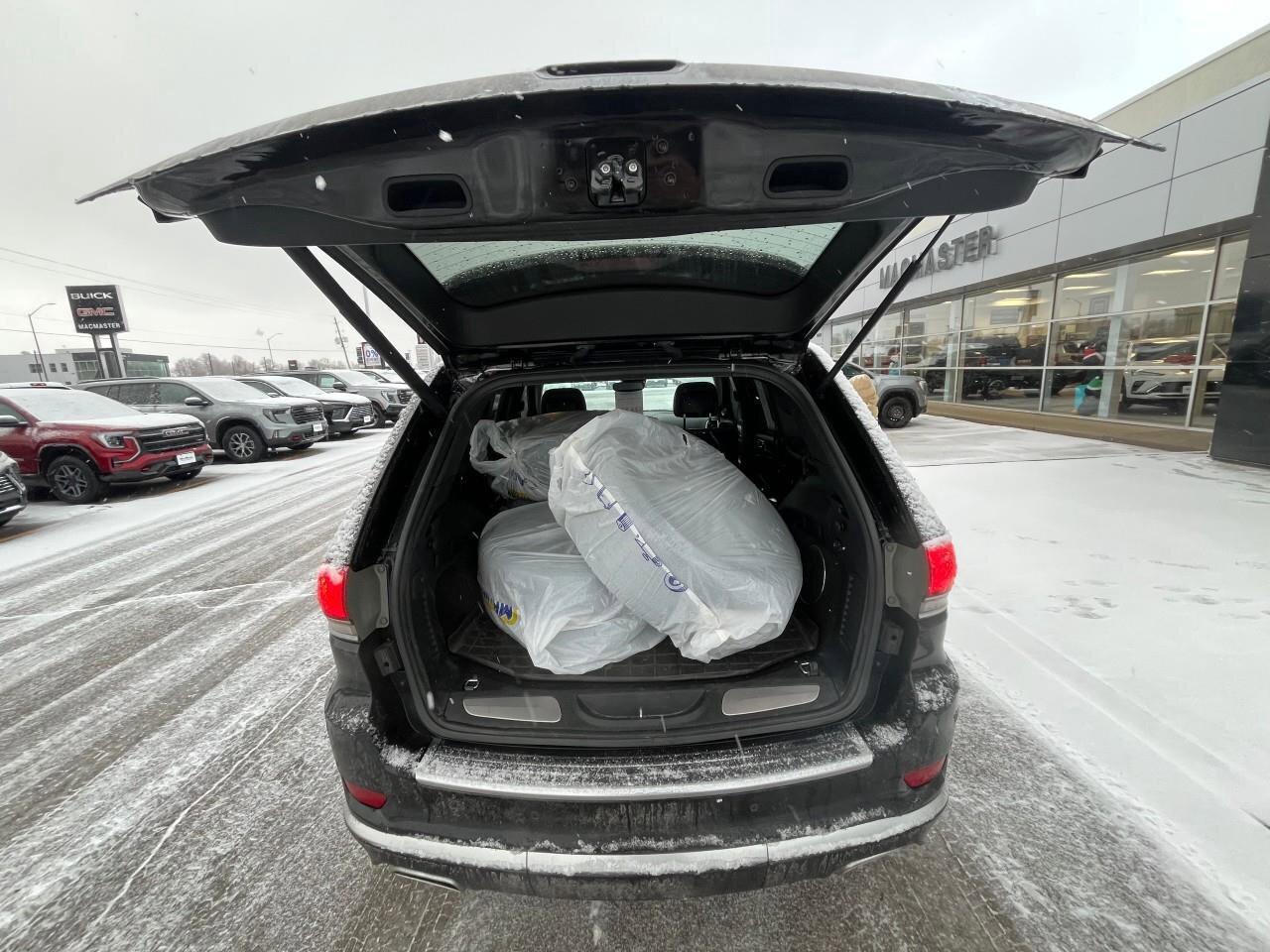 2017 Jeep Grand Cherokee SummitSUMMIT, 5.7L V8, AWD, LEATHER, ALLOYS, 1-OWN Photo