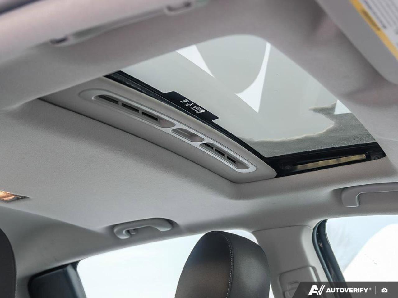 2015 Chevrolet Sonic LTHATCHBACK, LT, 1.8L, AUTOMATIC, FWD, CLOTH, AS-T Photo