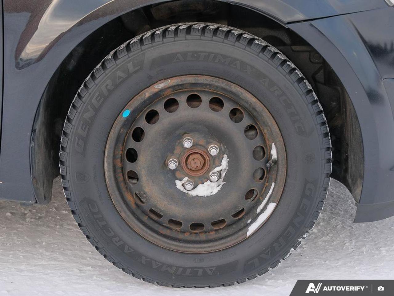 2015 Chevrolet Sonic LTHATCHBACK, LT, 1.8L, AUTOMATIC, FWD, CLOTH, AS-T Photo