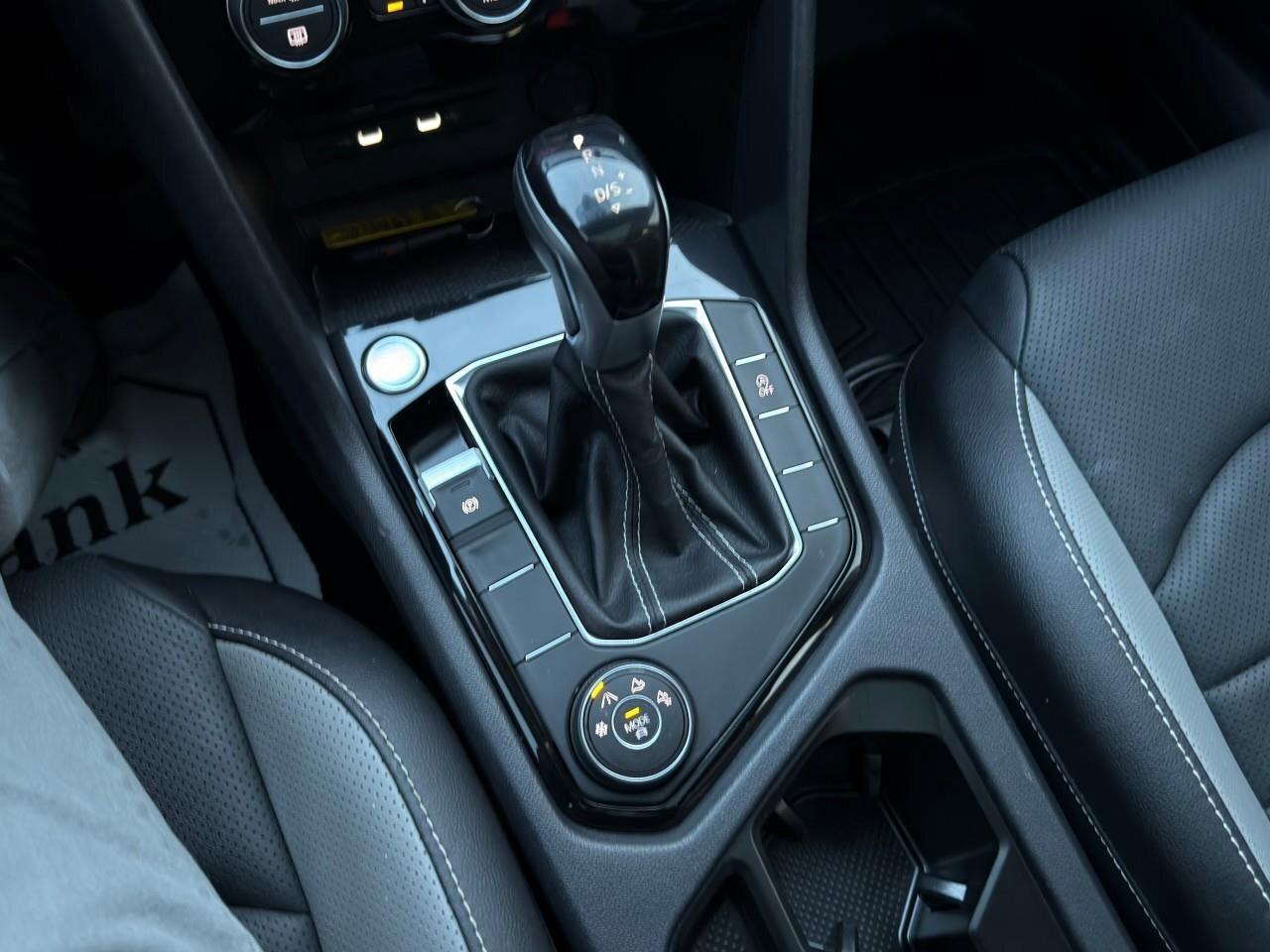 2023 Volkswagen Taos HighlineACCIDENT-FREE, AWD, 19 WHEEL PACK, HTD SEA Photo