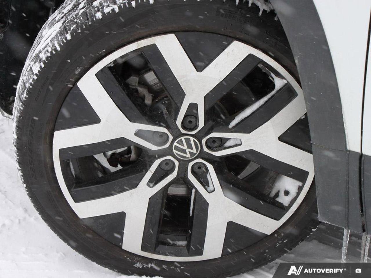 2023 Volkswagen Taos HighlineACCIDENT-FREE, AWD, 19 WHEEL PACK, HTD SEA Photo