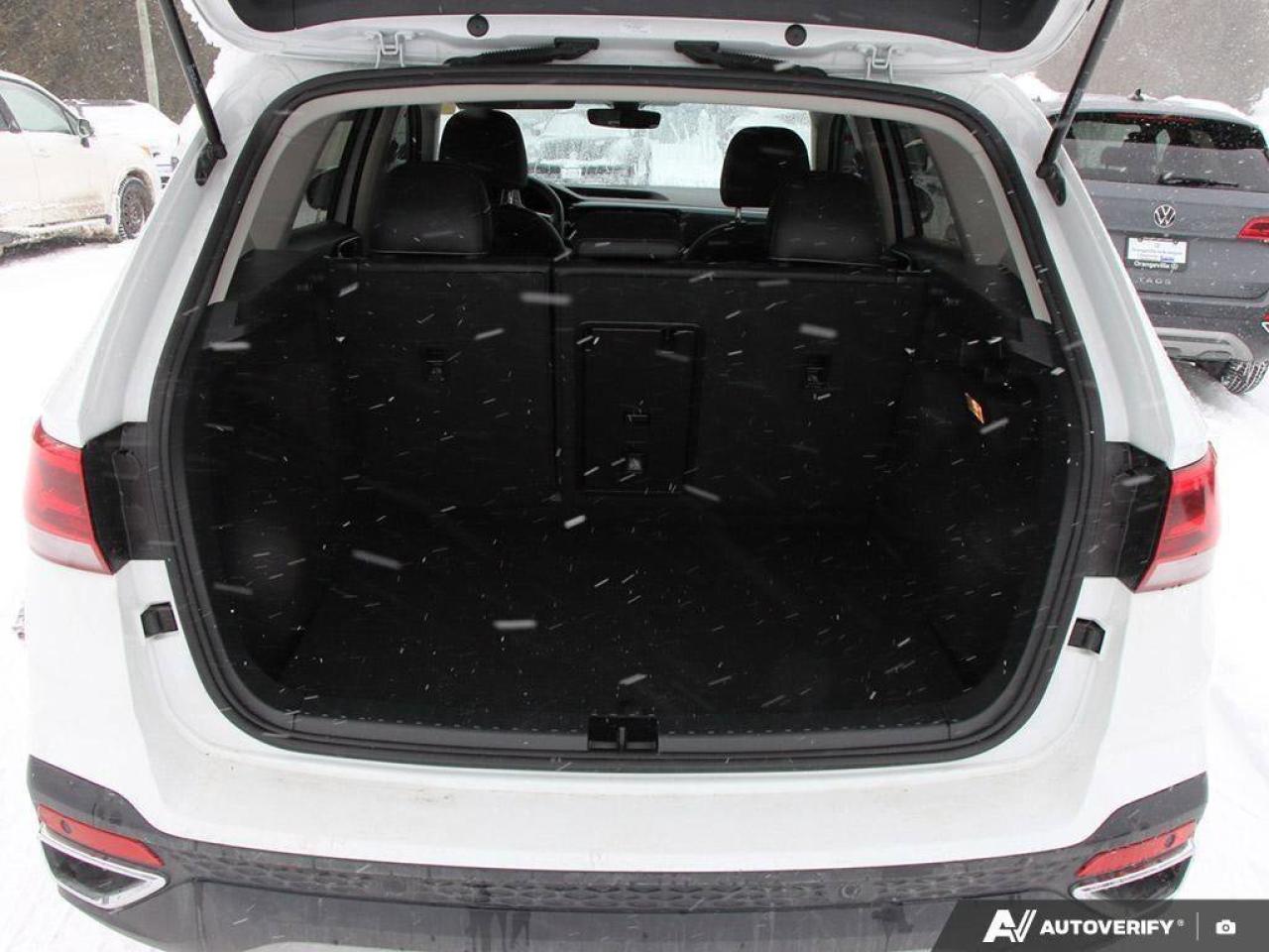 2023 Volkswagen Taos HighlineACCIDENT-FREE, AWD, 19 WHEEL PACK, HTD SEA Photo