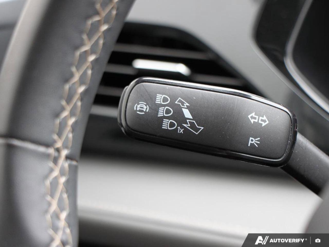 2023 Volkswagen Taos HighlineACCIDENT-FREE, AWD, 19 WHEEL PACK, HTD SEA Photo