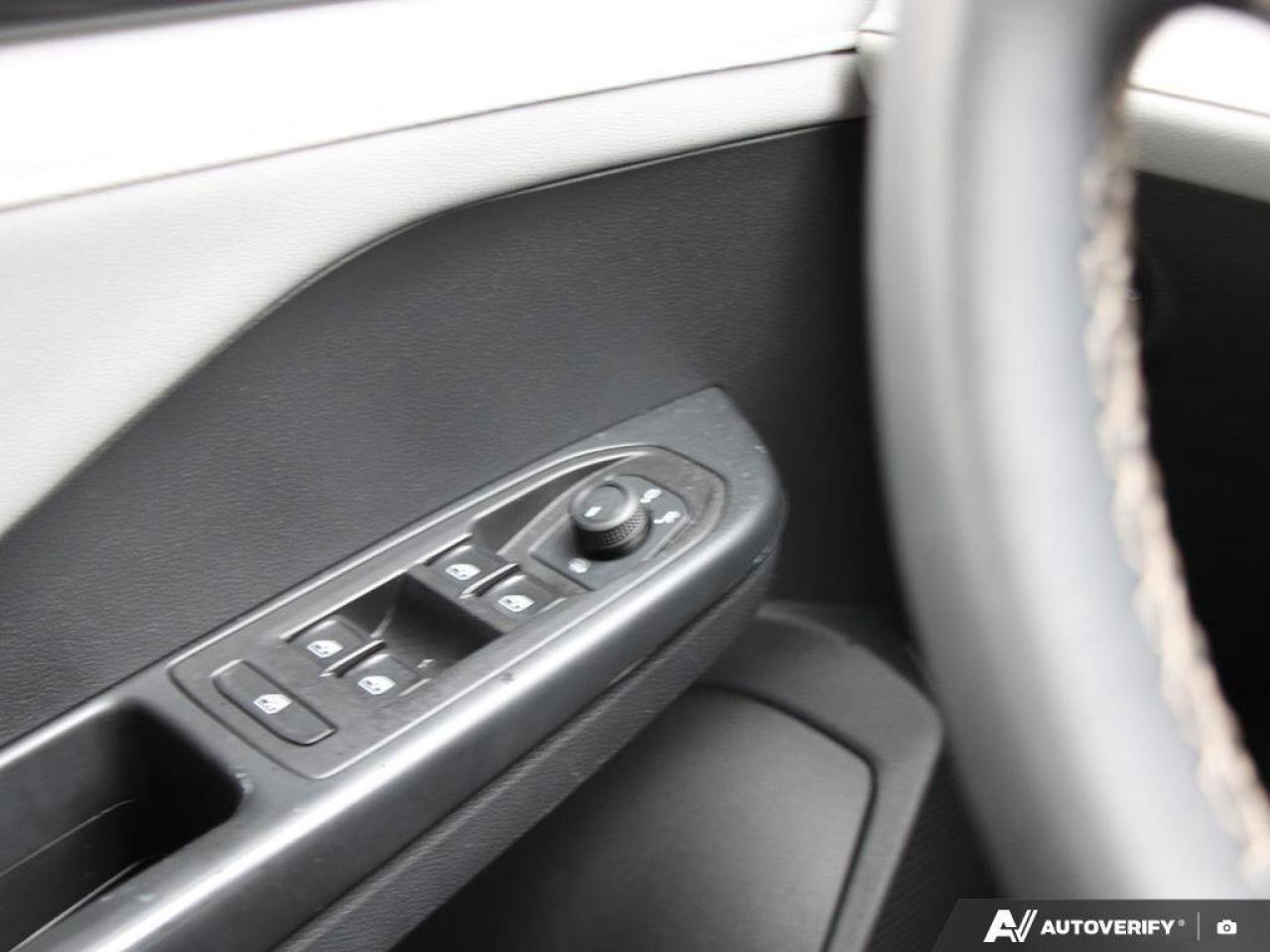 2023 Volkswagen Taos HighlineACCIDENT-FREE, AWD, 19 WHEEL PACK, HTD SEA Photo