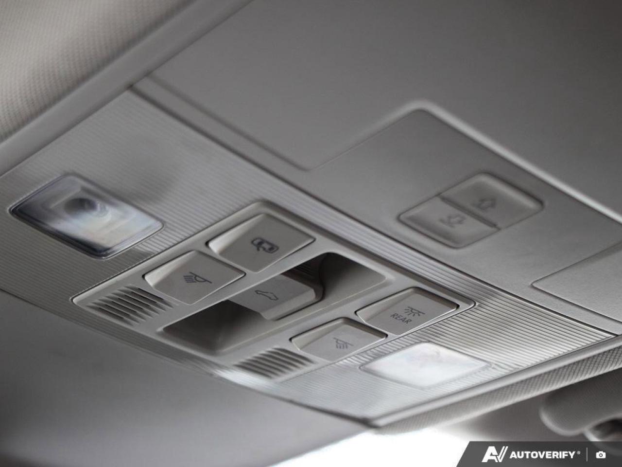 2023 Volkswagen Taos HighlineACCIDENT-FREE, AWD, 19 WHEEL PACK, HTD SEA Photo