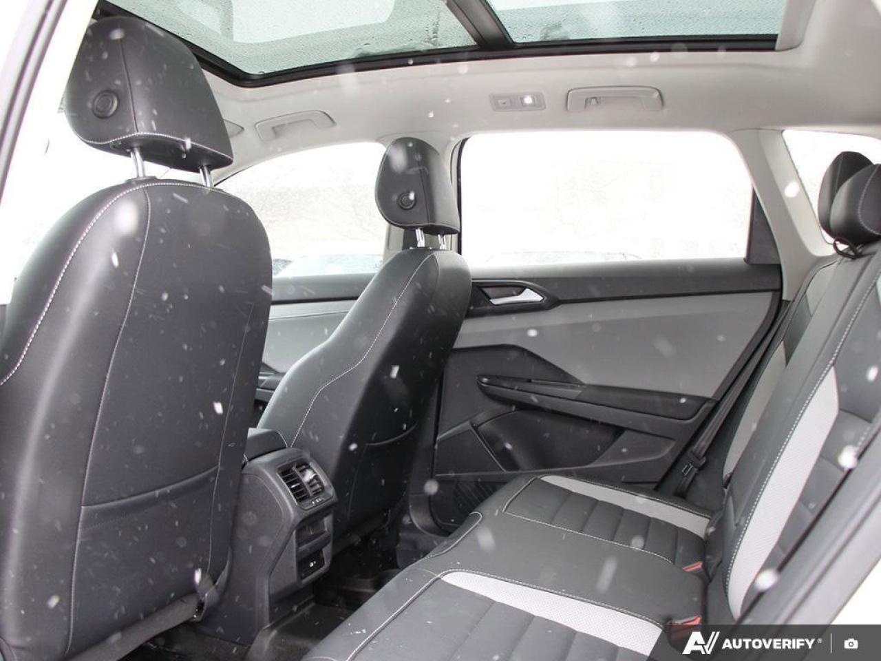 2023 Volkswagen Taos HighlineACCIDENT-FREE, AWD, 19 WHEEL PACK, HTD SEA Photo