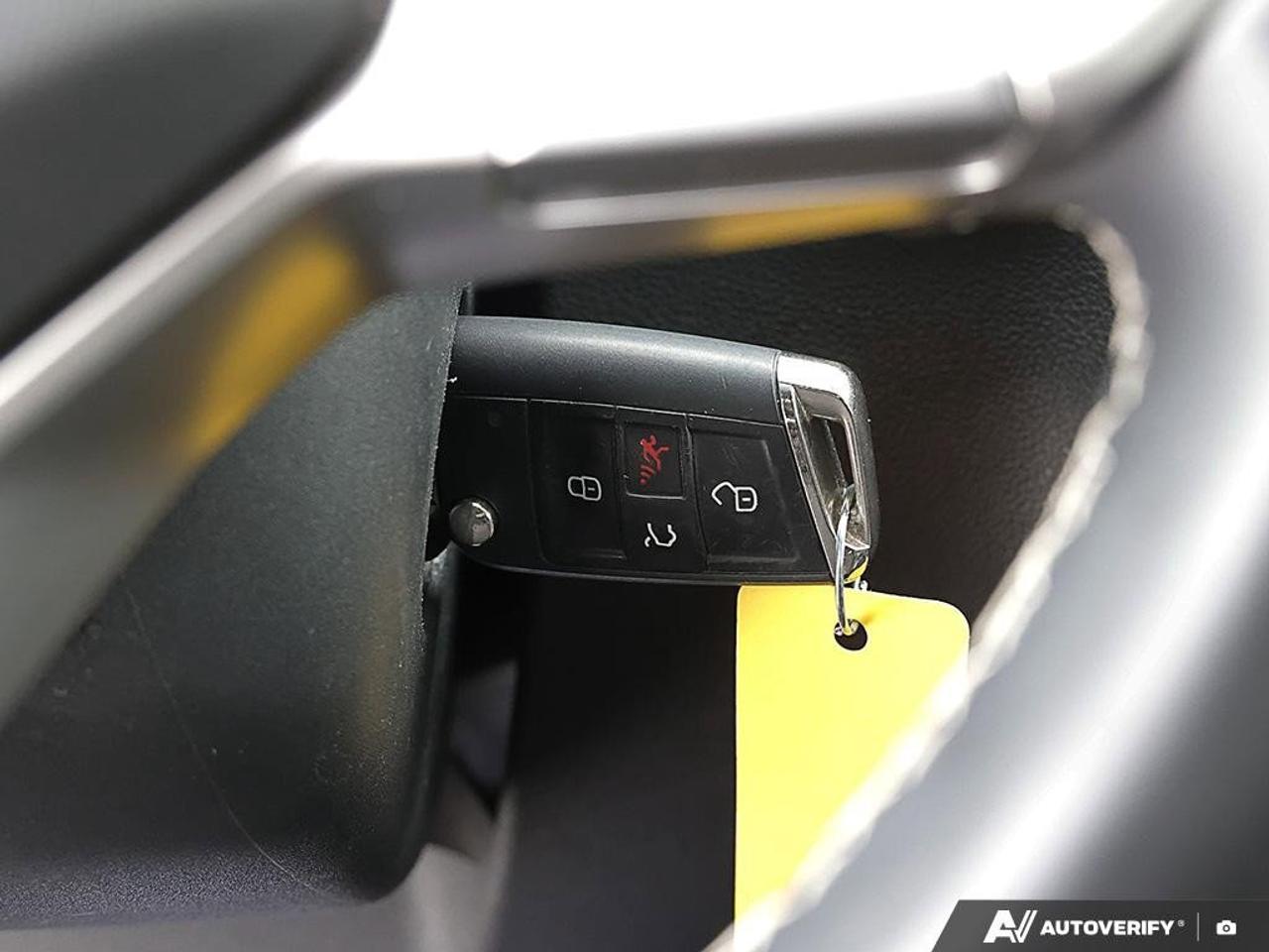 2024 Volkswagen Tiguan TrendlineONE-OWNER, ACCIDENT-FREE, AWD, THIRD ROW Photo