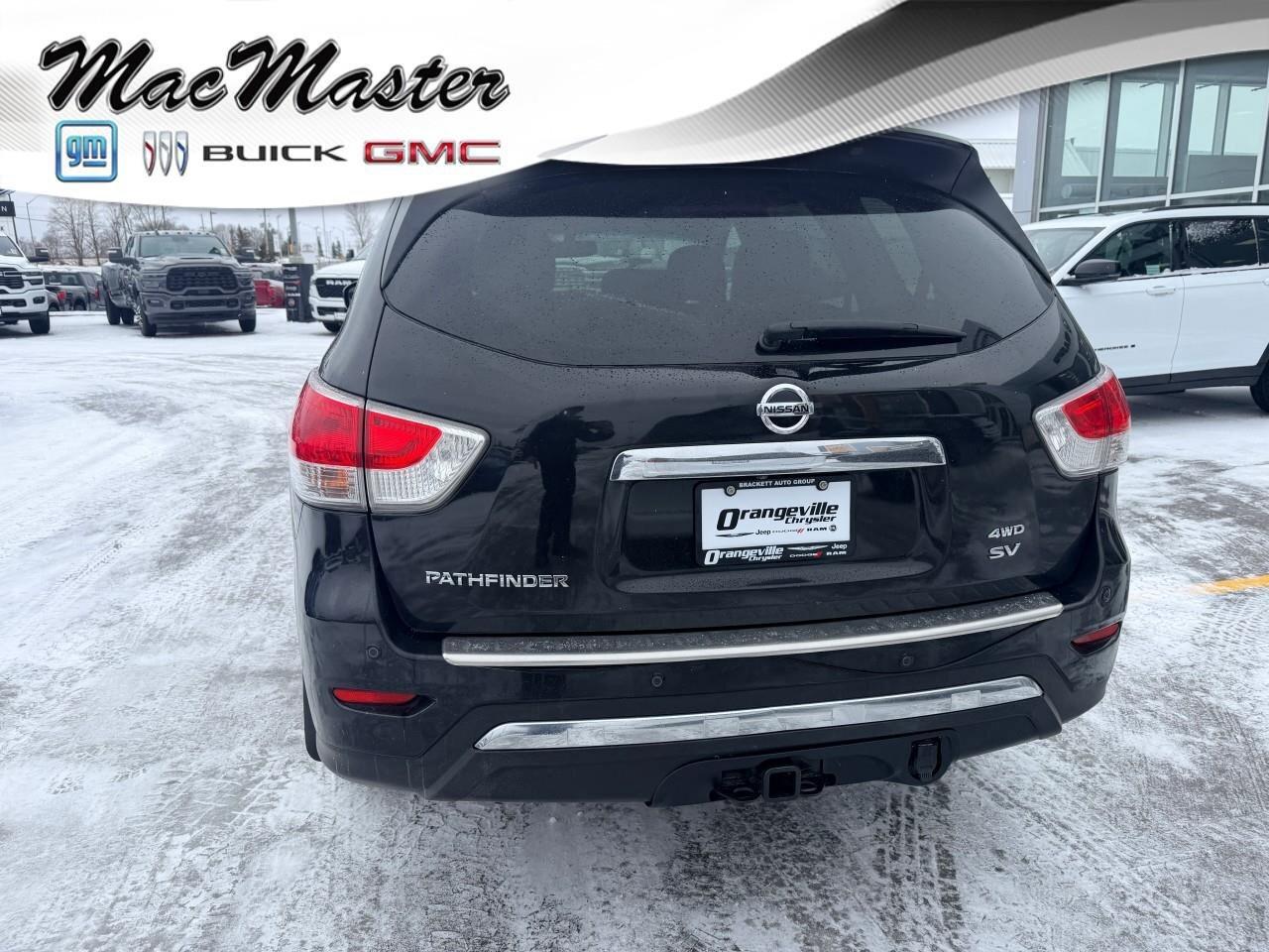 2016 Nissan Pathfinder SVS, 3.5L V6, CVT, AWD, CLOTH, 7-PASSENGER, AS-TRA Photo