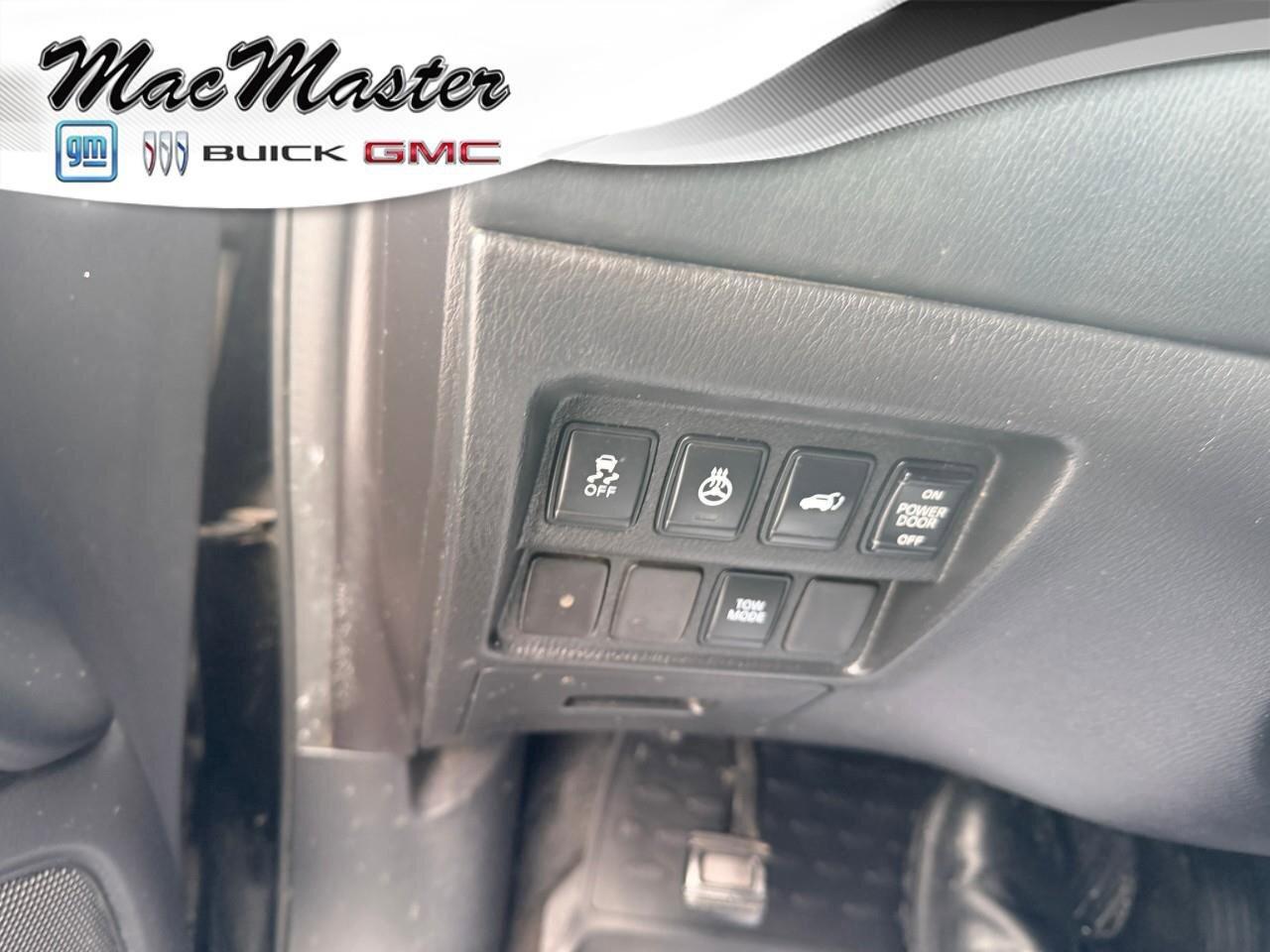 2016 Nissan Pathfinder SVS, 3.5L V6, CVT, AWD, CLOTH, 7-PASSENGER, AS-TRA Photo