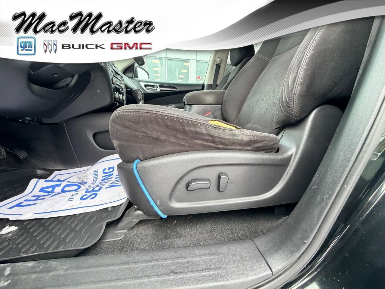 2016 Nissan Pathfinder SVS, 3.5L V6, CVT, AWD, CLOTH, 7-PASSENGER, AS-TRA Photo