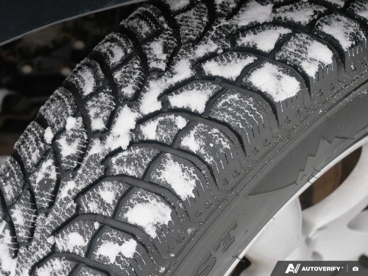 2016 Nissan Pathfinder SVS, 3.5L V6, CVT, AWD, CLOTH, 7-PASSENGER, AS-TRA Photo