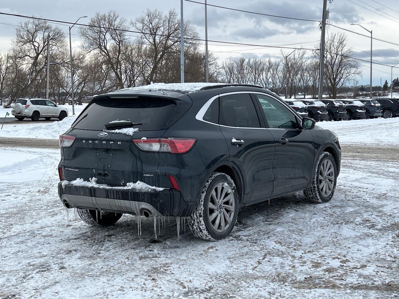 2022 Ford Escape Titanium Hybrid AWD Photo4