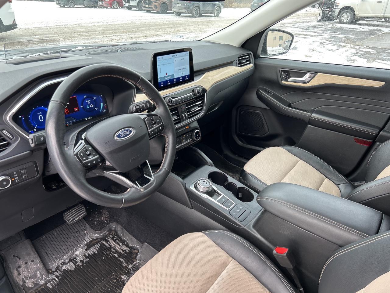 2022 Ford Escape Titanium Hybrid AWD Photo