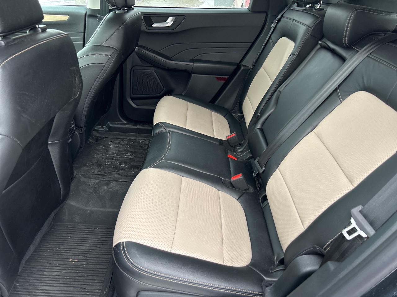 2022 Ford Escape Titanium Hybrid AWD Photo