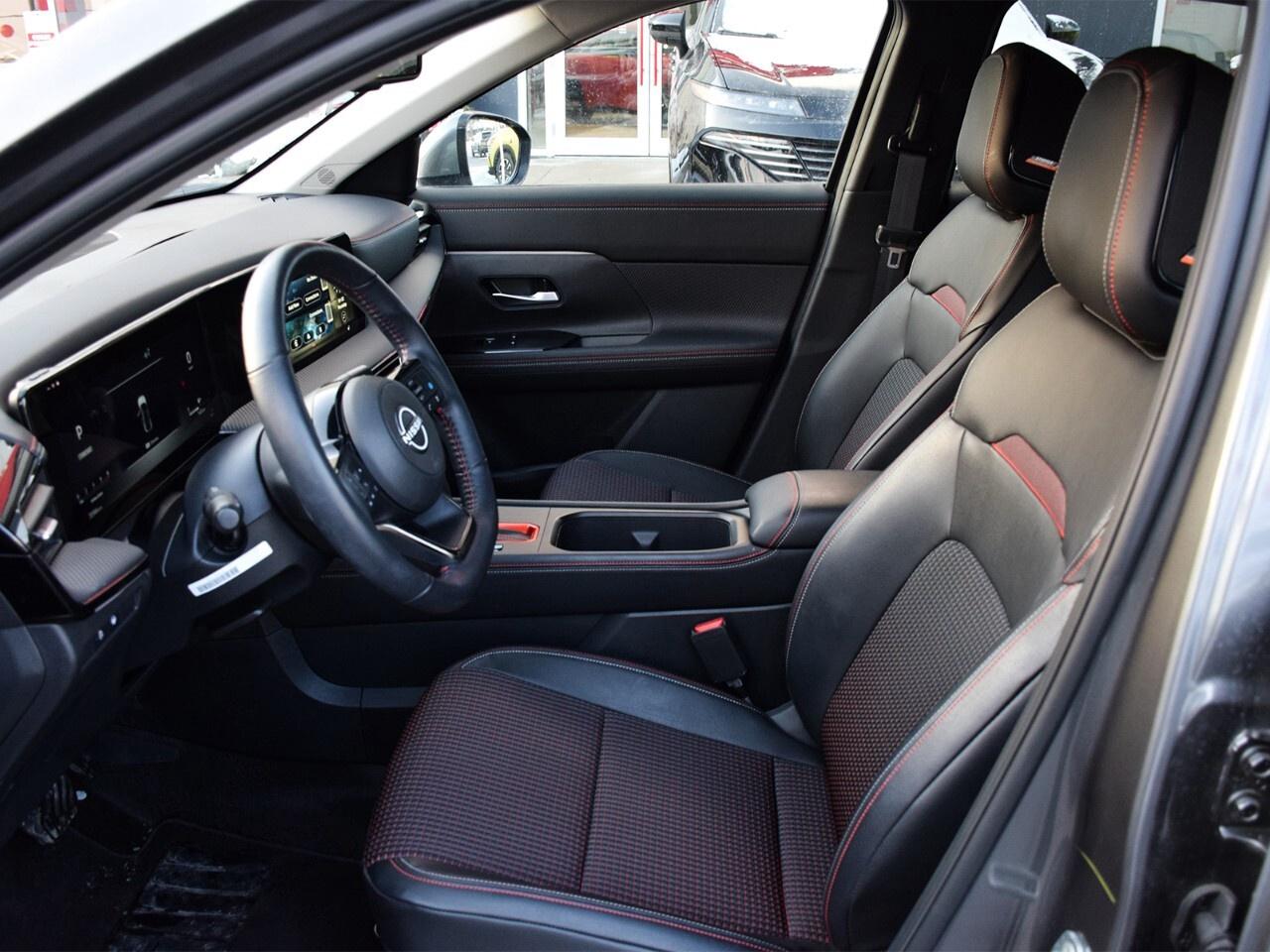 2025 Nissan Kicks SR AWD, DEMO CLEARANCE !! Photo