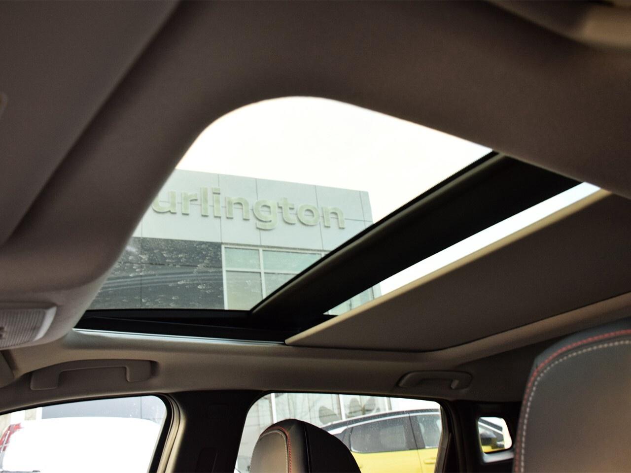 2025 Nissan Kicks SR AWD, DEMO CLEARANCE !! Photo