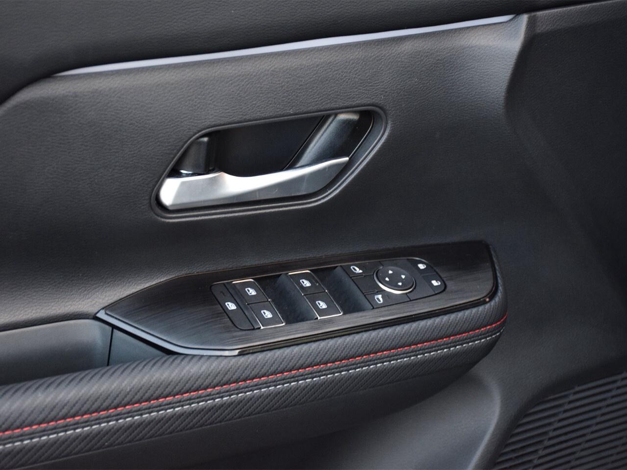 2025 Nissan Kicks SR AWD, DEMO CLEARANCE !! Photo