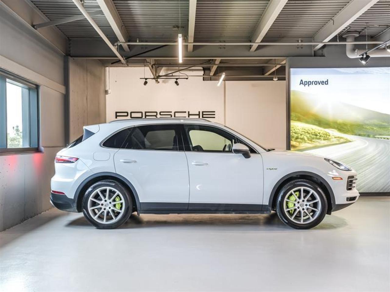 2022 Porsche Cayenne E-Hybrid Photo
