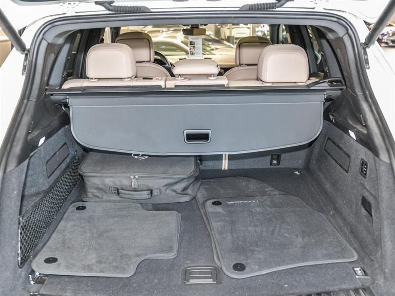 2022 Porsche Cayenne E-Hybrid Photo