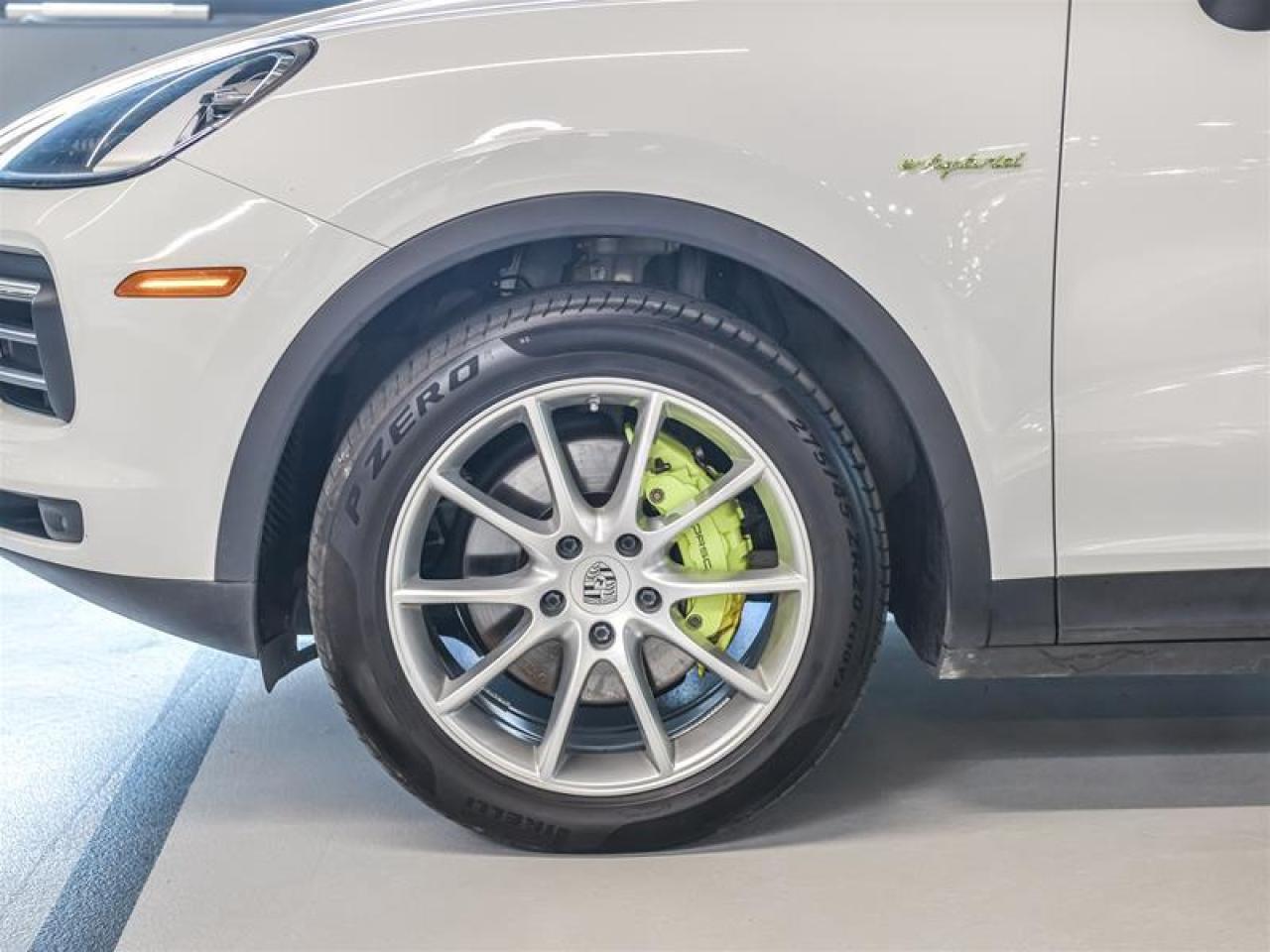 2022 Porsche Cayenne E-Hybrid Photo
