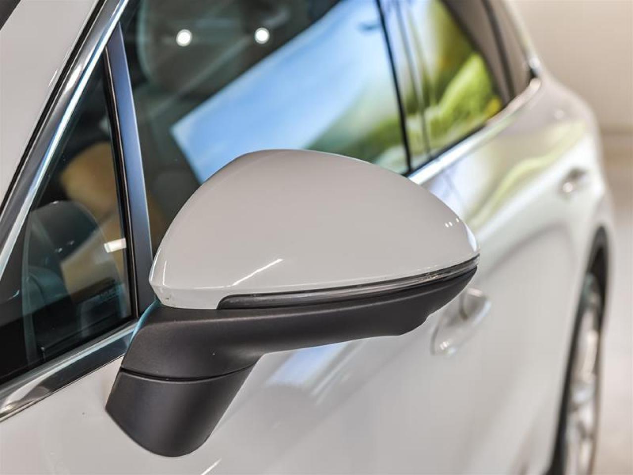 2022 Porsche Cayenne E-Hybrid Photo