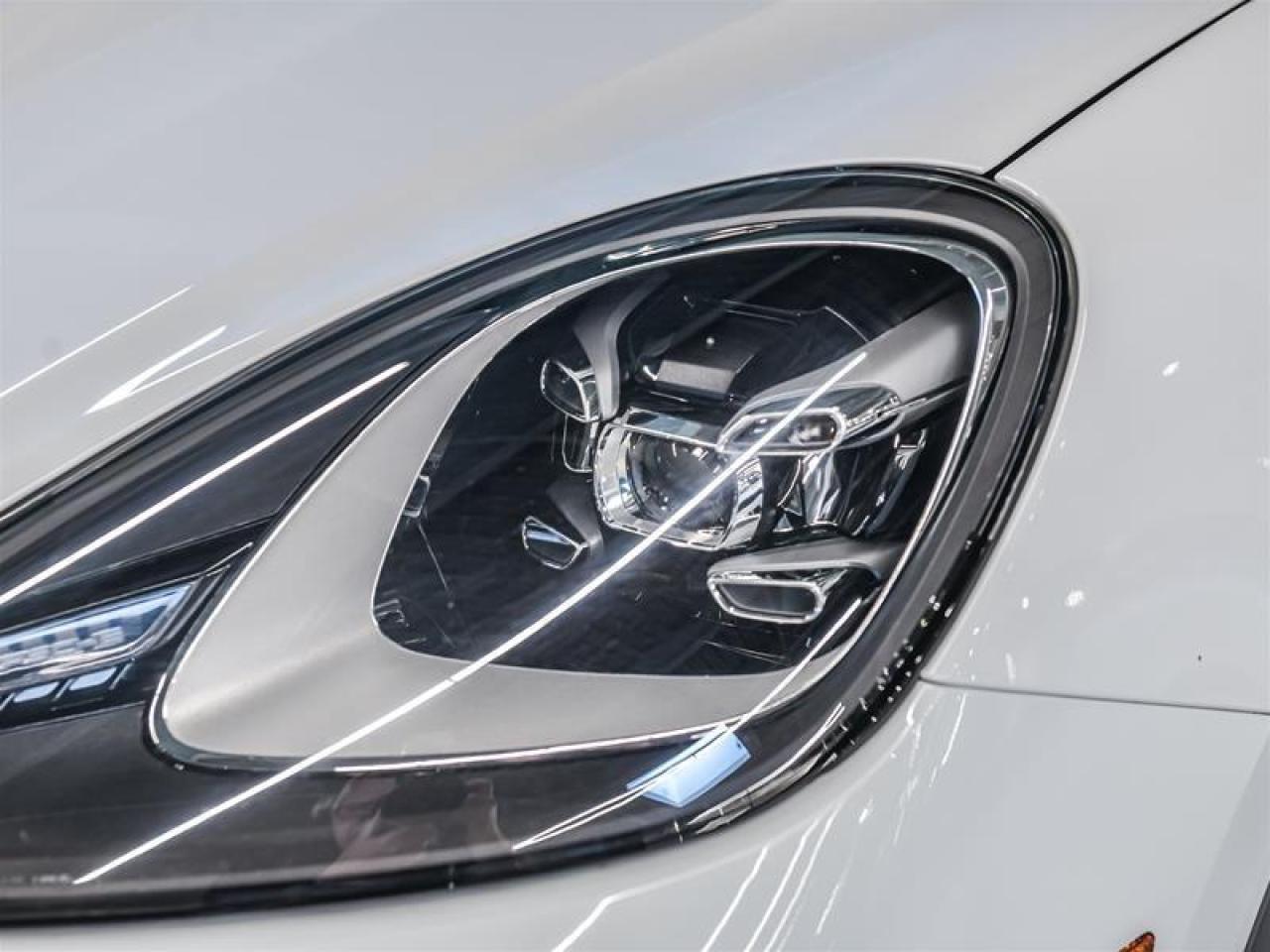 2022 Porsche Cayenne E-Hybrid Photo