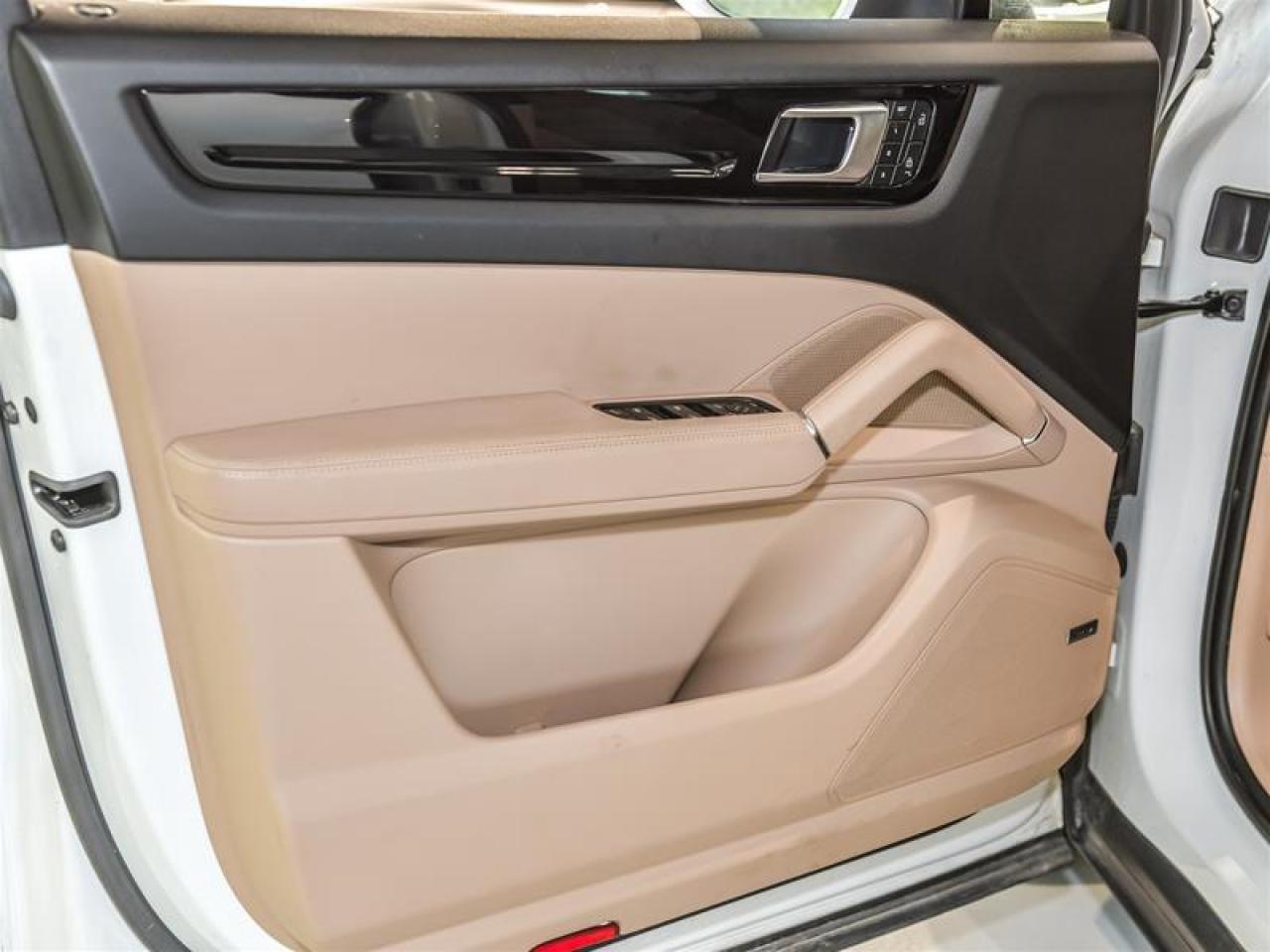 2022 Porsche Cayenne E-Hybrid Photo